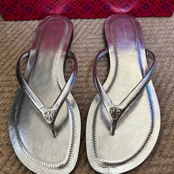 Tory Burch Chelsea Leather Flip Flop - Picture 8 of 15